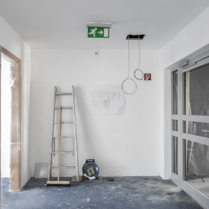 grobe Verschmutzungen, die bei der Bauzwischenreinigung entfernt werden müssen