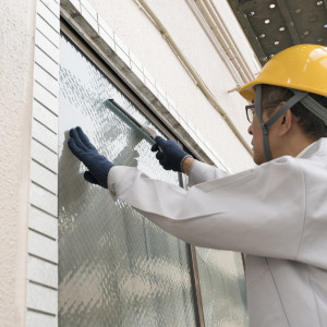 Glasreinigung an einem Neubau