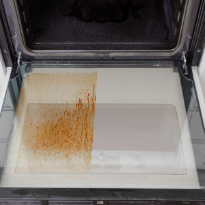 vorher nachher Vergleich eines stark verschmutzten Backofens